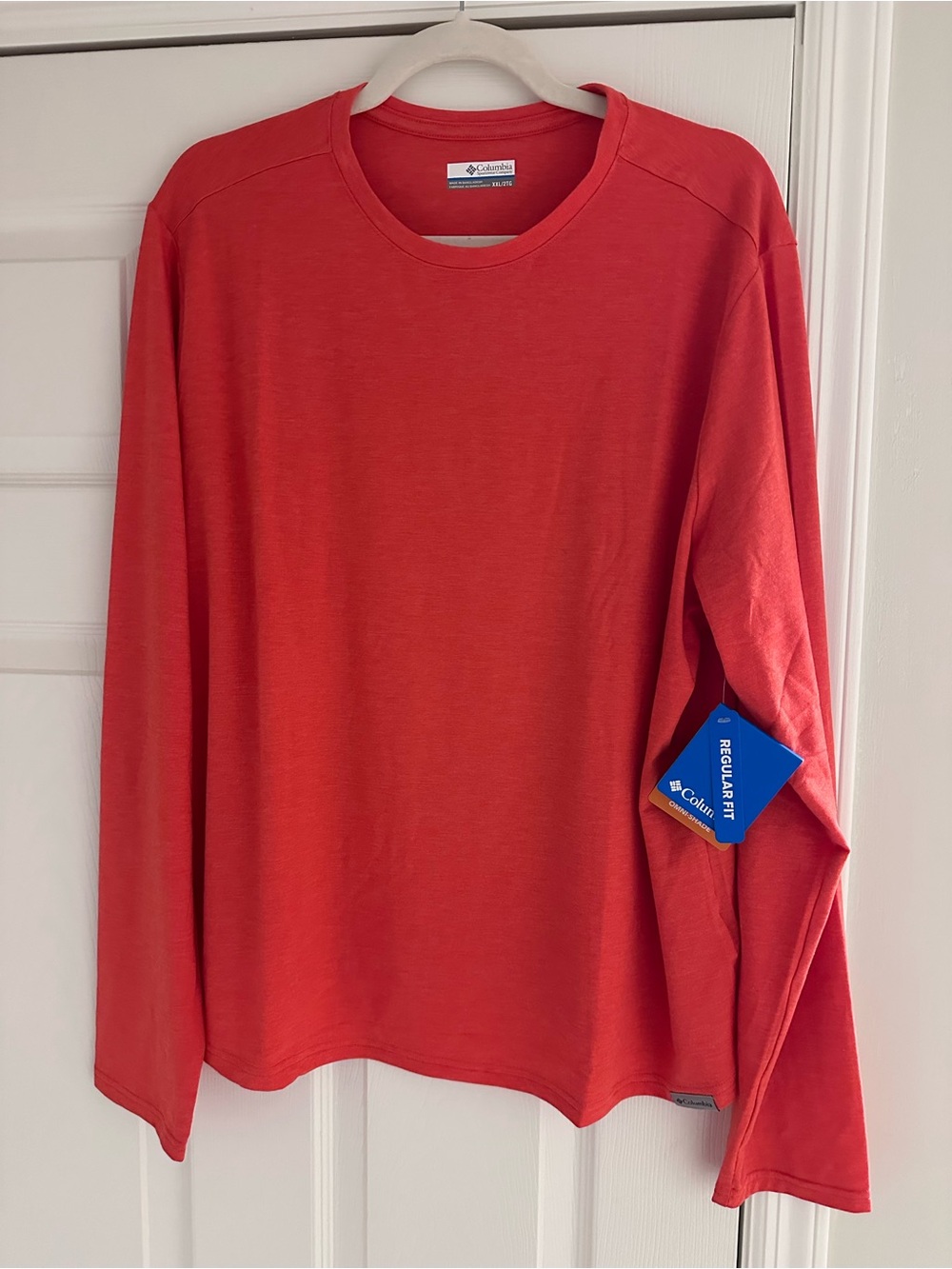 NWT Columbia Women’s Long-Sleeve Crewneck performance tee.